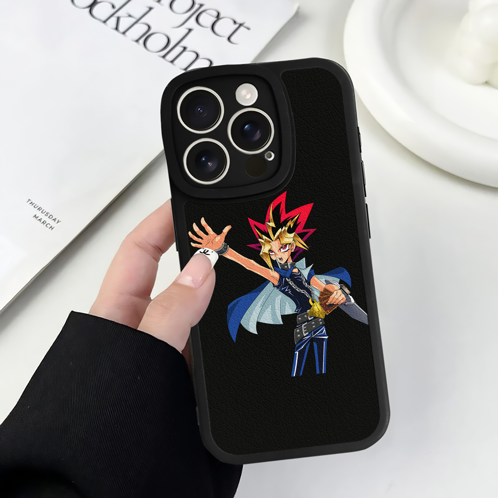 遊☆戯☆王 Yu-Gi-Oh! 【iPhone 16シリーズ対応】シリコンスマホケース（レザー調） 材質：シリコン